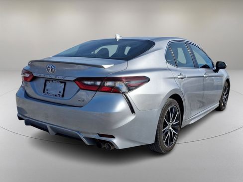 Used 2021 Toyota Camry SE image 10