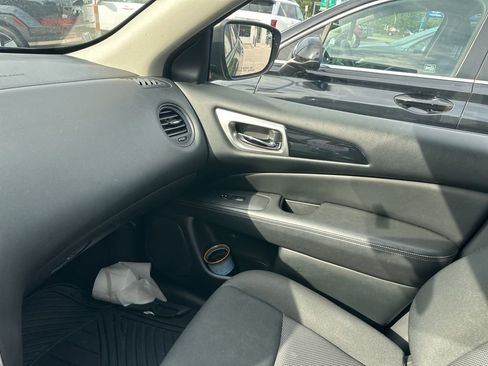 Used 2019 Nissan Pathfinder S AWD/4WD image 6