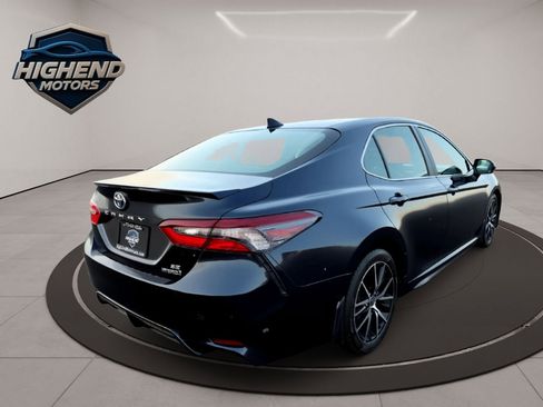 Used 2021 Toyota Camry SE w/ Cold Weather Package image 8