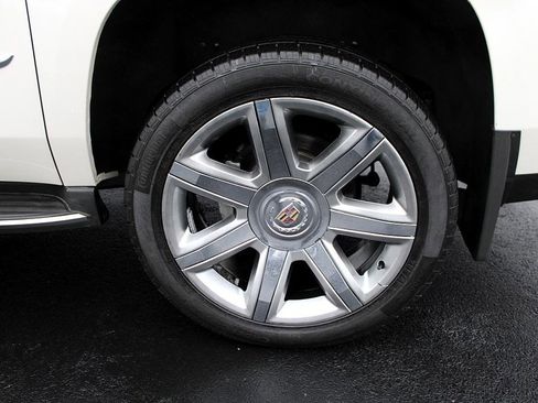 Used 2015 Cadillac Escalade ESV Luxury image 33