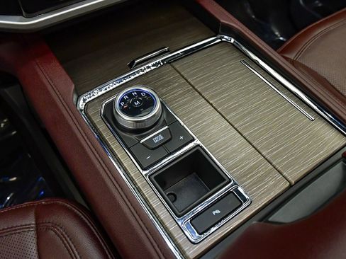 Used 2023 Ford Expedition Limited image 24