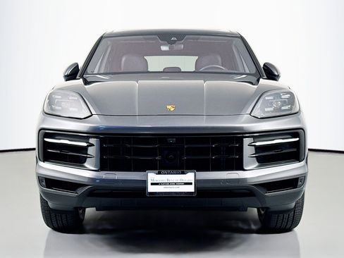 Used 2024 Porsche Cayenne image 2