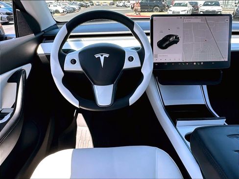 Used 2021 Tesla Model Y Long Range AWD/4WD image 11