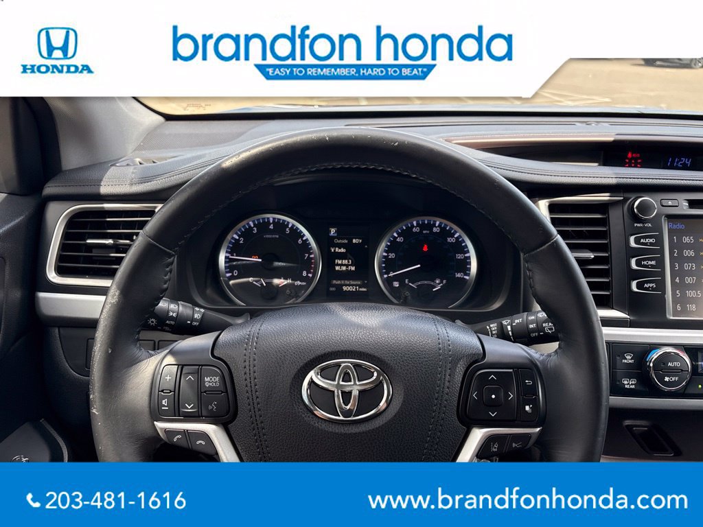 Used 2017 Toyota Highlander Plus AWD/4WD image 16