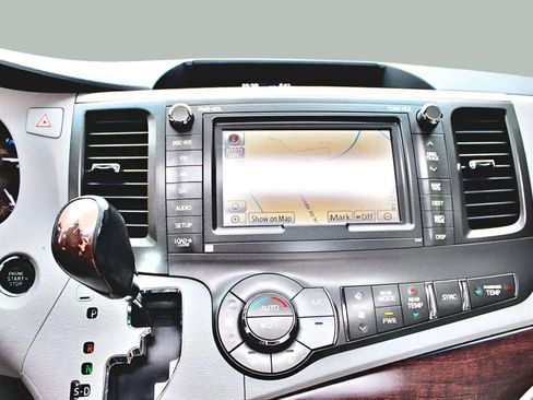 Used 2011 Toyota Sienna Limited image 25