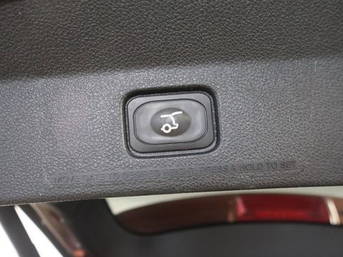 Used 2018 Ford Explorer XLT w/ Equipment Group 202A image 18