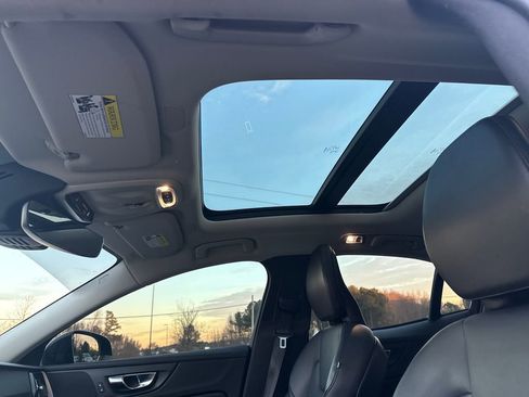 Used 2019 Volvo S60 T5 Momentum image 22