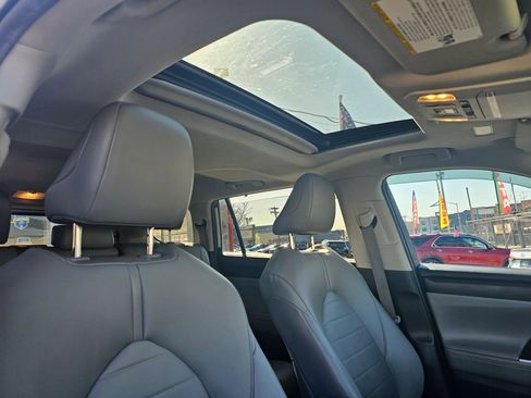 Used 2021 Toyota Highlander XLE AWD/4WD image 15