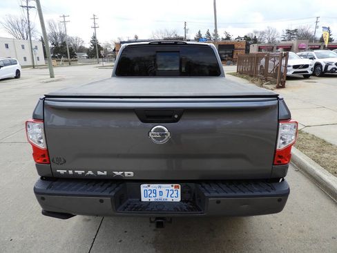 Used 2018 Nissan Titan SL w/ Chrome Package image 10