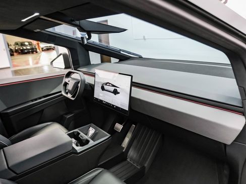 Used 2024 Tesla Cybertruck AWD Crew Cab image 14