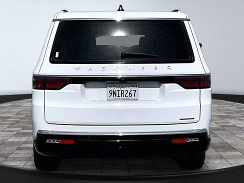 Certified 2024 Jeep Wagoneer L Series II w/ Flexible Seating Group RWD image 24