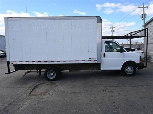 Used 2016 Chevrolet Express 3500 image 32