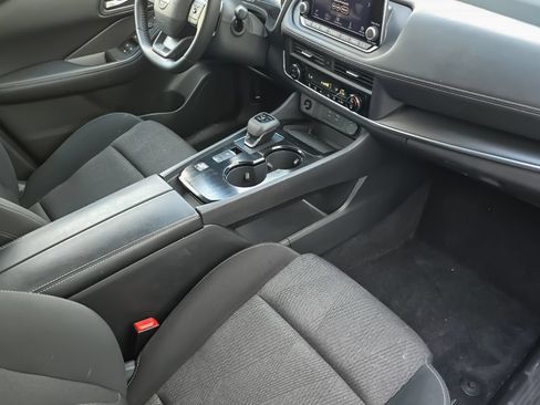 Used 2025 Nissan Rogue SV FWD image 12