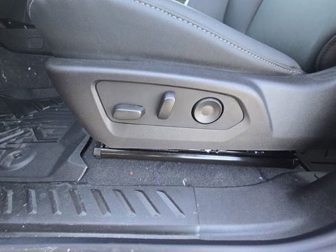 New 2025 GMC Canyon Elevation w/ Convenience Package image 18