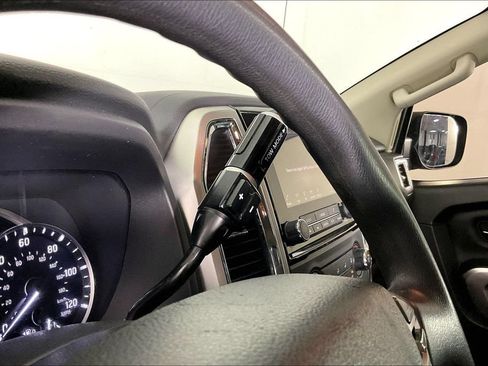 Used 2021 Nissan Titan SV AWD/4WD image 16