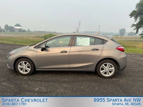 Used 2018 Chevrolet Cruze LT w/ Convenience Package FWD image 6