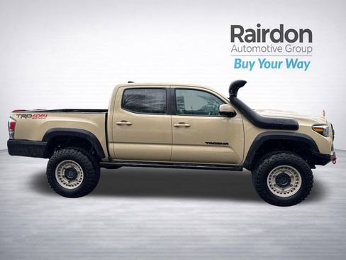 Used 2020 Toyota Tacoma TRD Off-Road w/ TRD Premium Off Road Package image 10