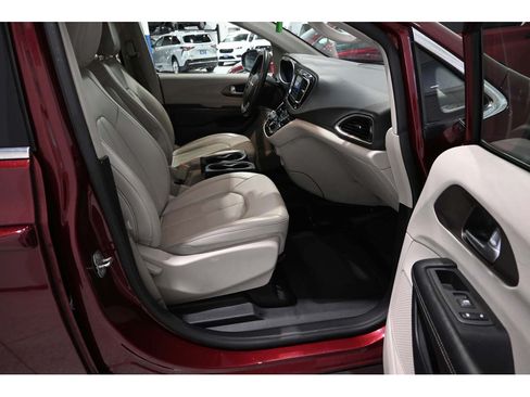 Used 2021 Chrysler Voyager Lxi FWD image 15