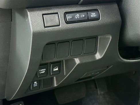 Certified 2024 Nissan Frontier SV image 21