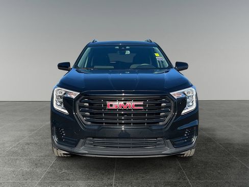 Used 2023 GMC Terrain SLE w/ Driver Convenience Package AWD/4WD image 3