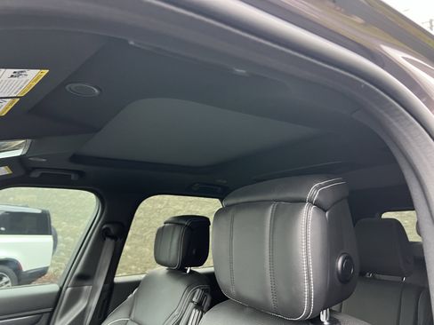 Certified 2024 Land Rover Discovery Metropolitan Edition image 20