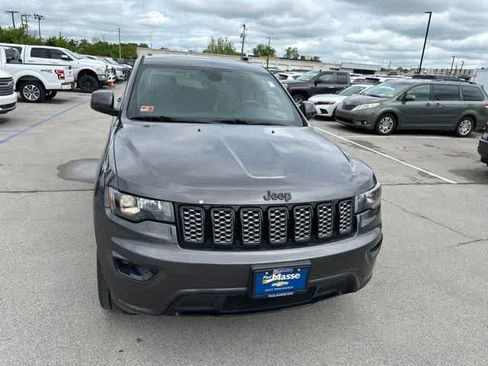 Used 2017 Jeep Grand Cherokee Altitude AWD/4WD image 25