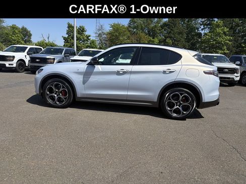 Used 2024 Alfa Romeo Stelvio Ti AWD/4WD image 2