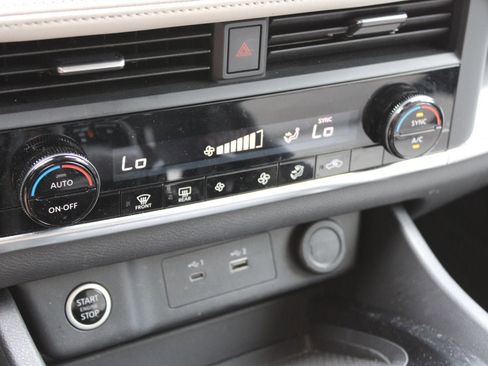 Used 2023 Nissan Rogue SV image 23