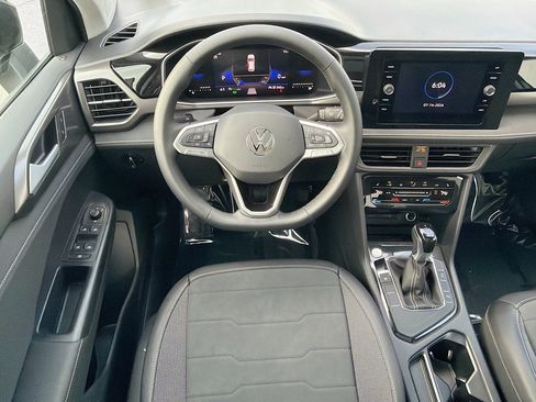 New 2026 Volkswagen Taos SE FWD image 14