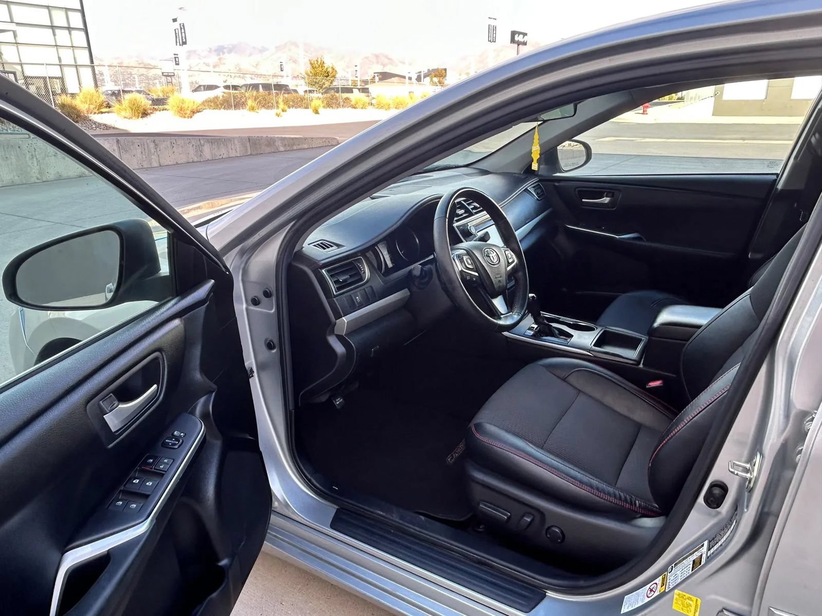 Used 2016 Toyota Camry SE FWD image 9