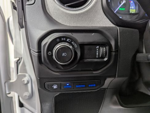 Used 2025 Jeep Wrangler Unlimited Sahara image 16