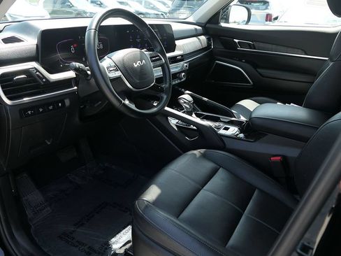 Used 2024 Kia Telluride EX w/ EX Captain's Chair Package FWD image 12