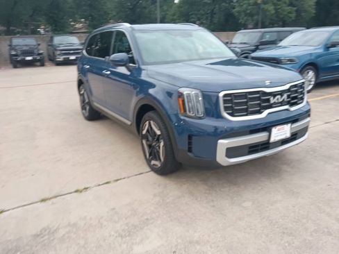 Used 2025 Kia Telluride S FWD image 6