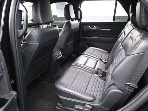 Used 2025 Ford Explorer ST-Line w/ ST-Line Street Pack AWD/4WD image 27