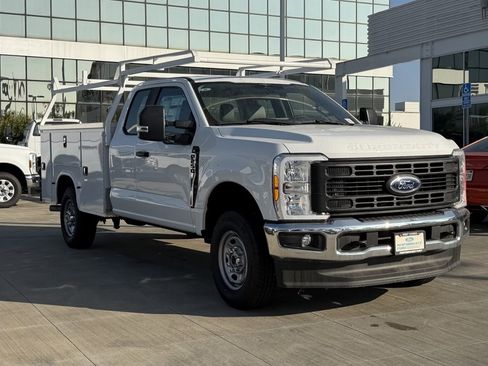 Used 2023 Ford F250 XL w/ XL Chrome Package image 4