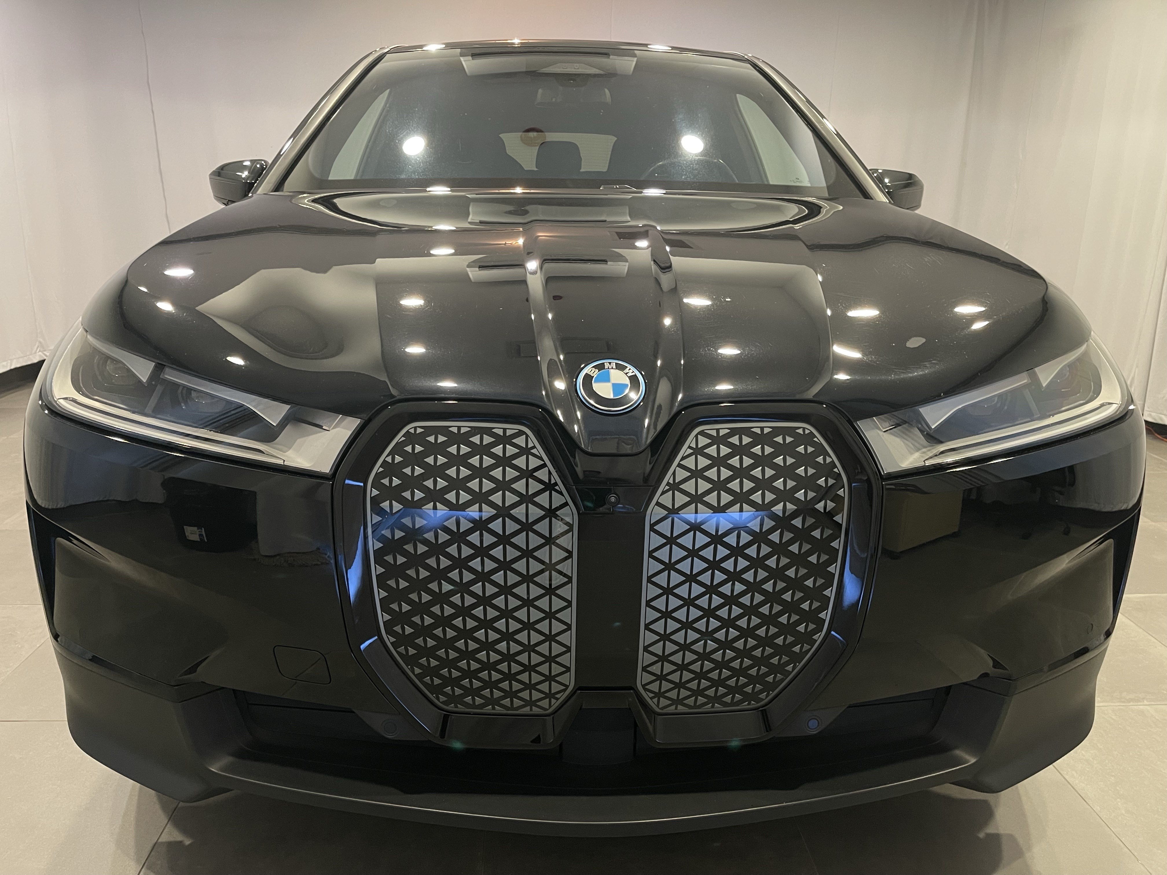 Certified 2024 BMW iX xDrive50 w/ Premium Package AWD/4WD image 2