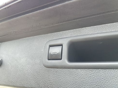 Used 2022 Toyota Highlander XLE AWD/4WD image 45