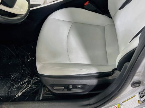 Used 2018 Toyota Prius Prime Premium FWD image 19