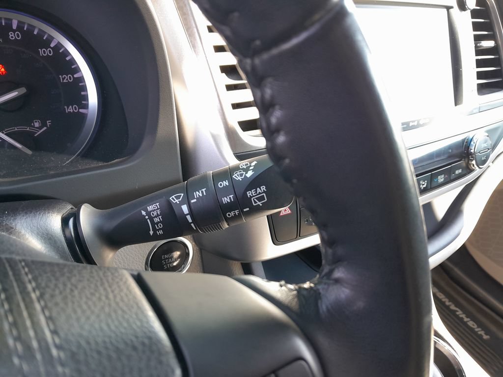 Used 2018 Toyota Highlander XLE AWD/4WD image 22