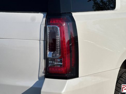 Used 2018 GMC Yukon Denali w/ Denali Ultimate Package AWD/4WD image 38