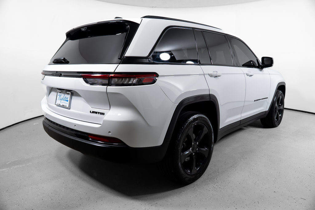 Used 2023 Jeep Grand Cherokee Limited w/ Luxury Tech Group II RWD image 9