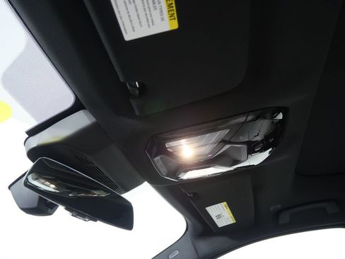 Used 2026 BMW 750e xDrive w/ Executive Package image 21