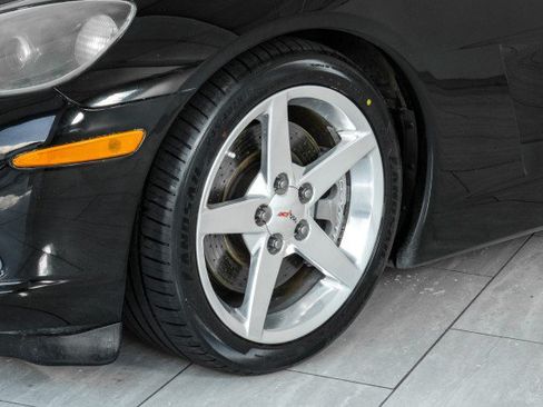 Used 2005 Chevrolet Corvette Convertible w/ Preferred Equipment Group RWD image 40