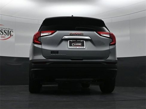 Used 2024 GMC Terrain SLE w/ Driver Convenience Package image 30