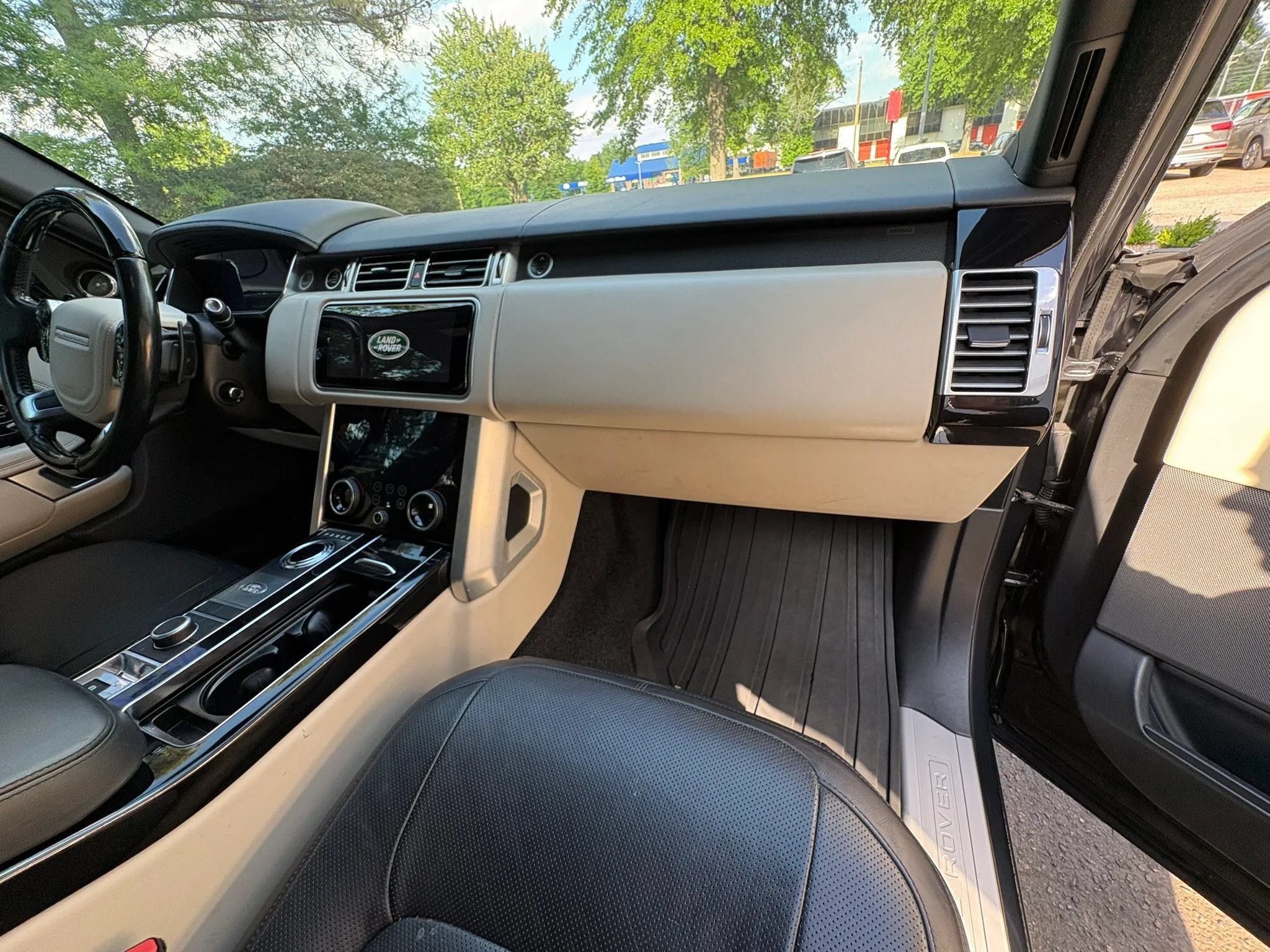 Used 2020 Land Rover Range Rover HSE AWD/4WD image 9