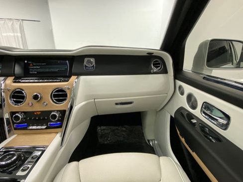Used 2019 Rolls-Royce Cullinan AWD/4WD image 19