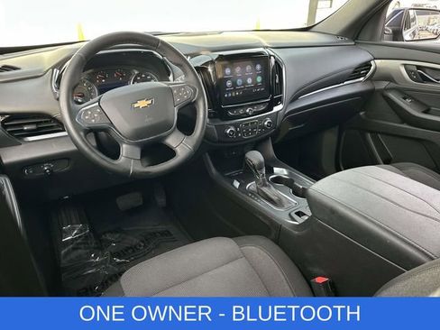 Used 2023 Chevrolet Traverse LT image 2