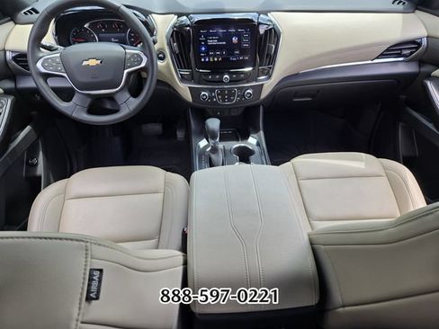 Used 2023 Chevrolet Traverse LT FWD image 14