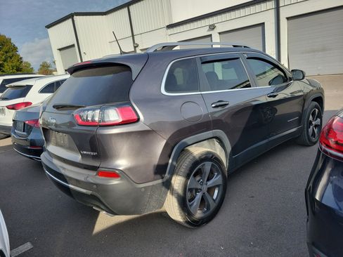 Used 2019 Jeep Cherokee Limited w/ Luxury Group image 3