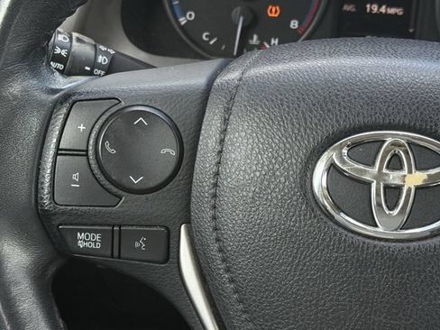 Used 2018 Toyota RAV4 XLE FWD image 14